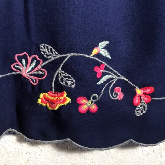 Embroidered Blouse - Picture 4 of 6